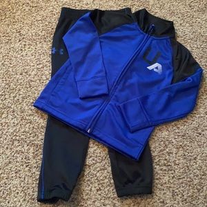 UA BOYS TRACKSUIT Size 4 Great condition- no wear no tear or stains